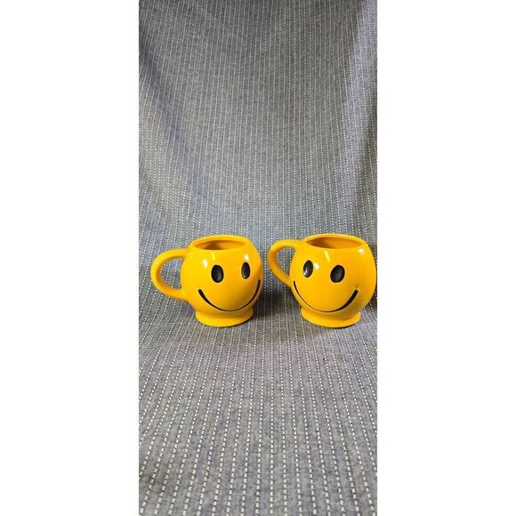 Two Vintage Retro McCoy Pottery YELLOW Smilely HAPPY FACE Coffee CUP Mug Made in - Picture 1 of 11